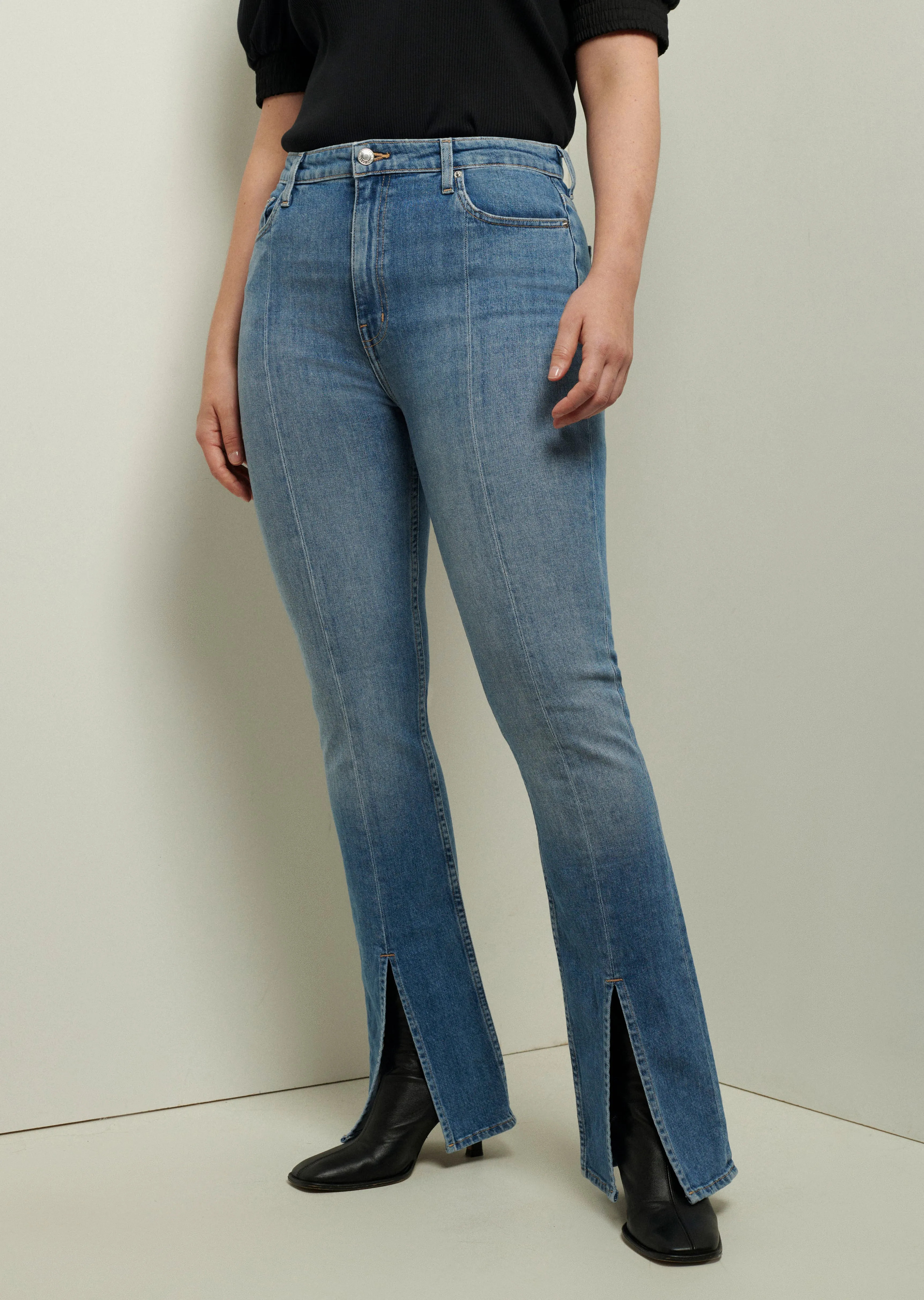 Lucia Front Slit Jeans - Medium Wash